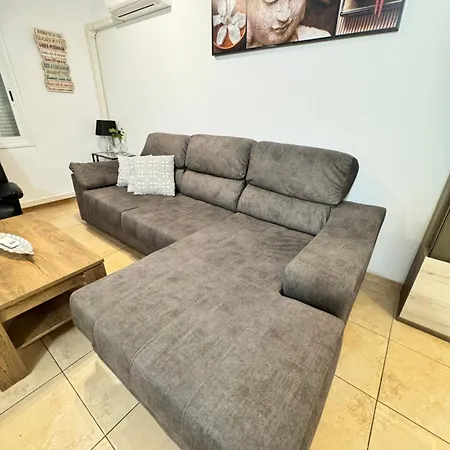 بيت للعطل Airport Terrace Duplex *