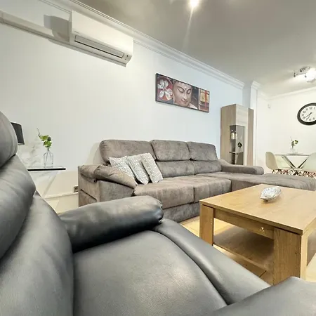 بيت للعطل Airport Terrace Duplex