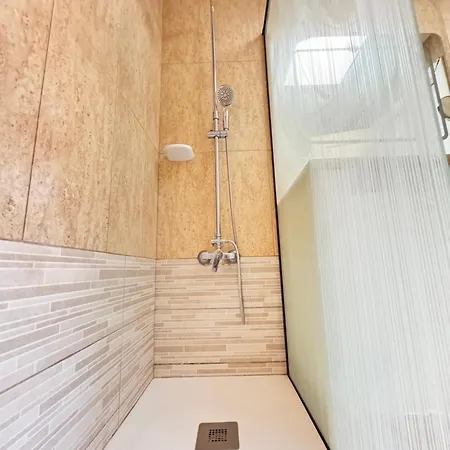 בית נופש Airport Terrace Duplex *