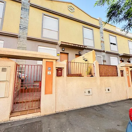 בית נופש Airport Terrace Duplex