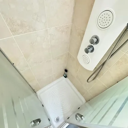 בית נופש Airport Terrace Duplex סן איסידרו